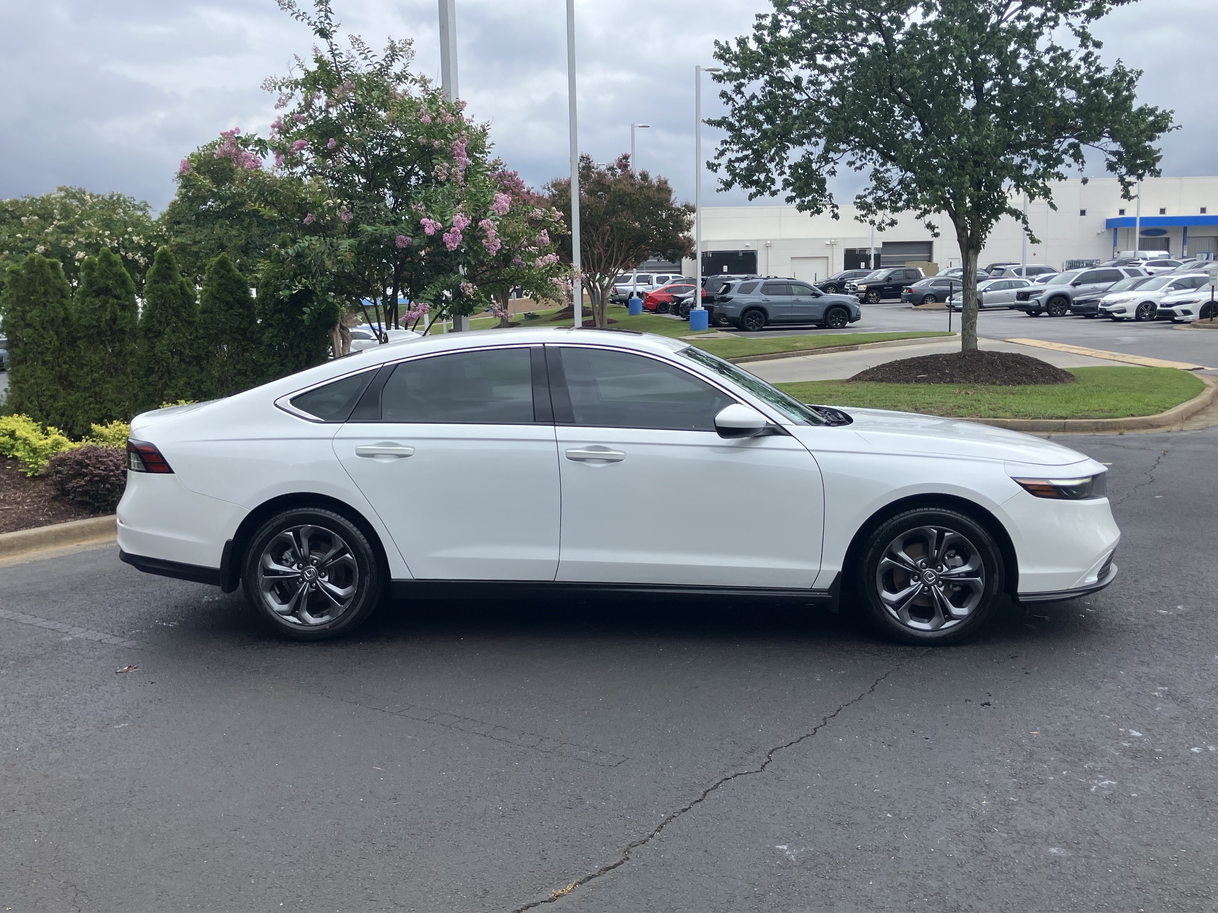 Certified 2023 Honda Accord EX image 11
