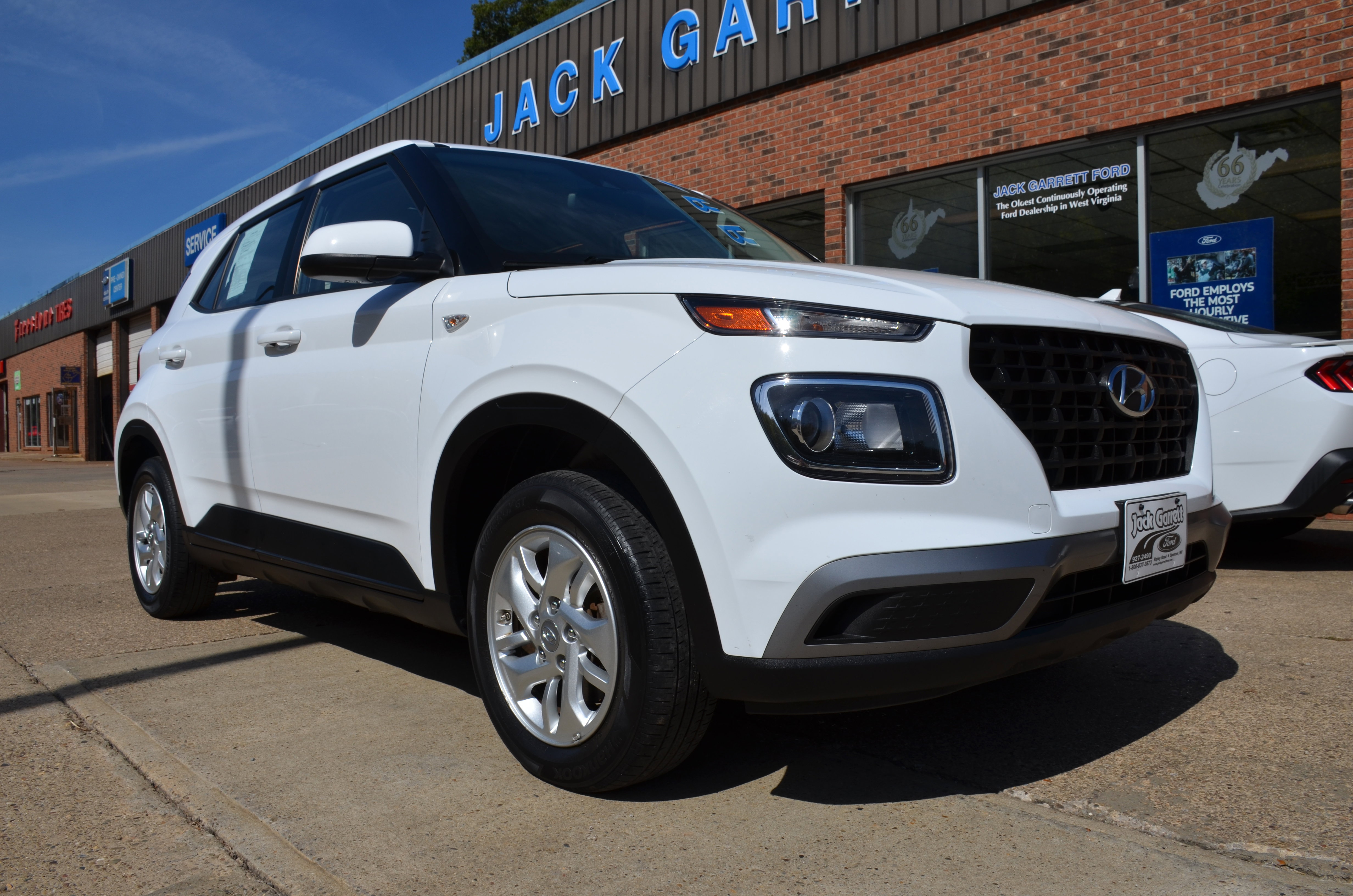 Used 2022 Hyundai Venue SE video 1