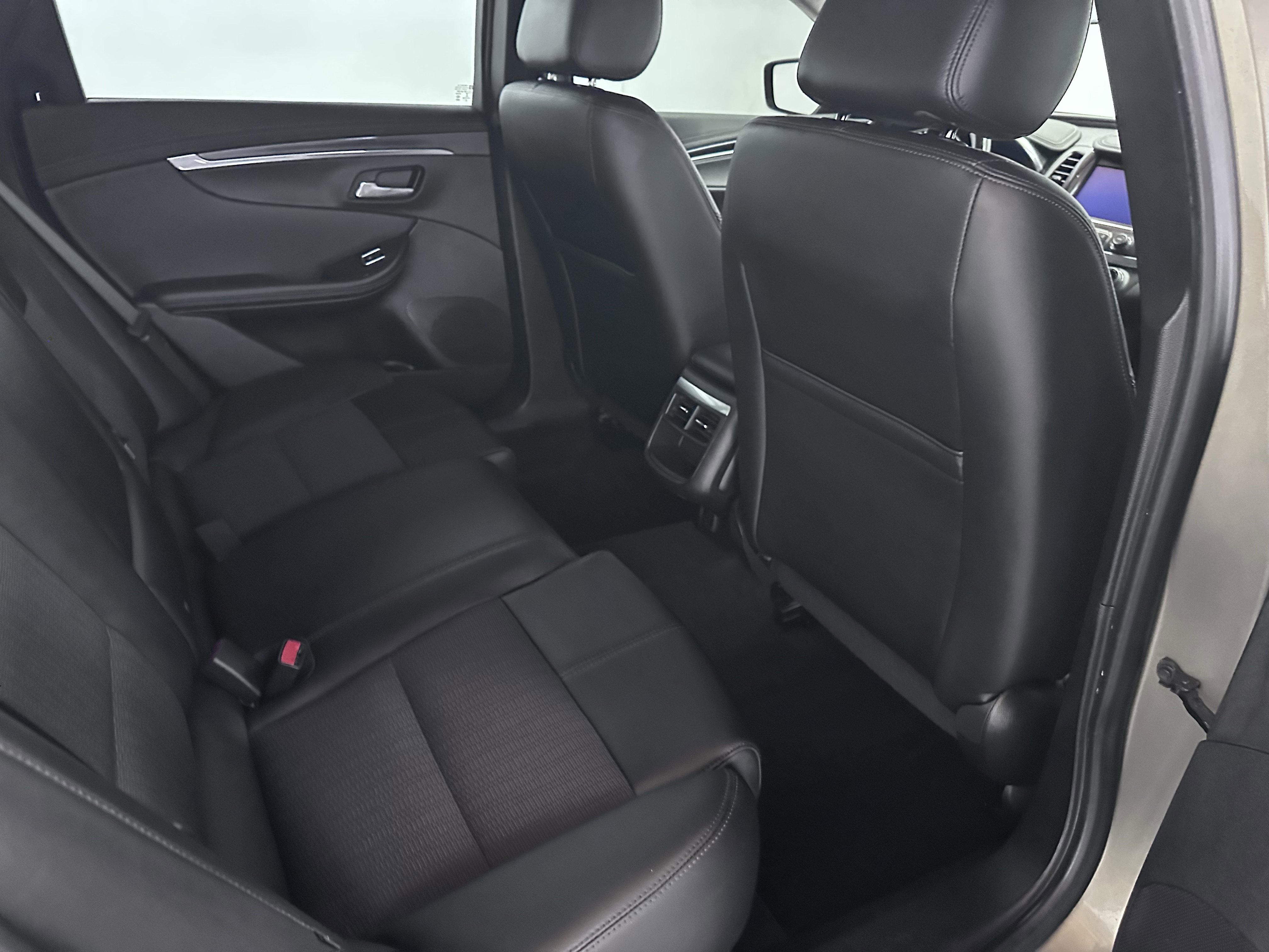 Used 2017 Chevrolet Impala LT w/ Convenience Package FWD image 28