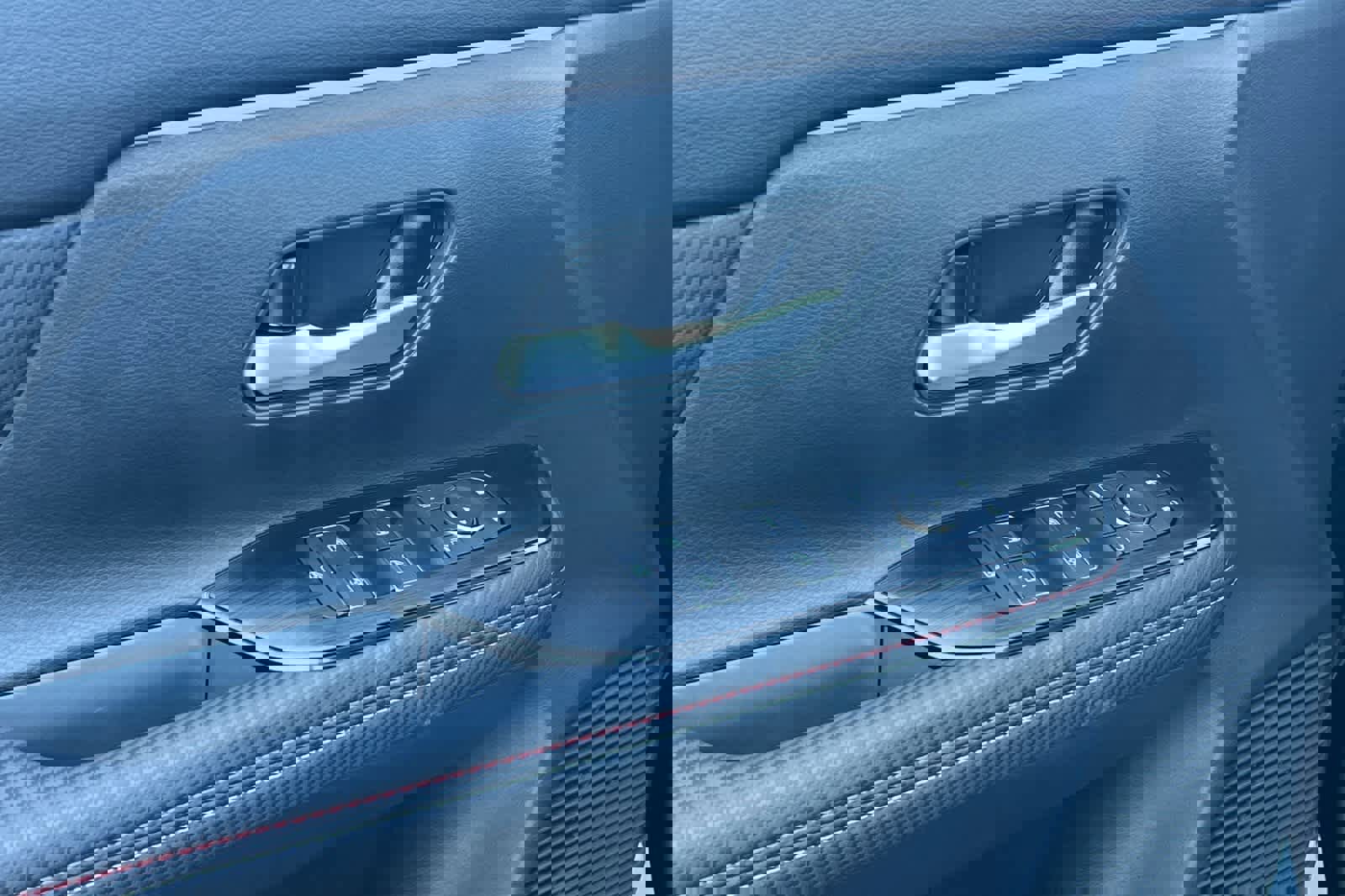 New 2026 Nissan Kicks SR w/ Illumination Package image 13