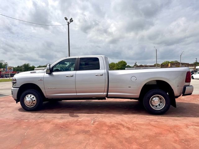 New 2026 RAM 3500 Laramie AWD/4WD image 9