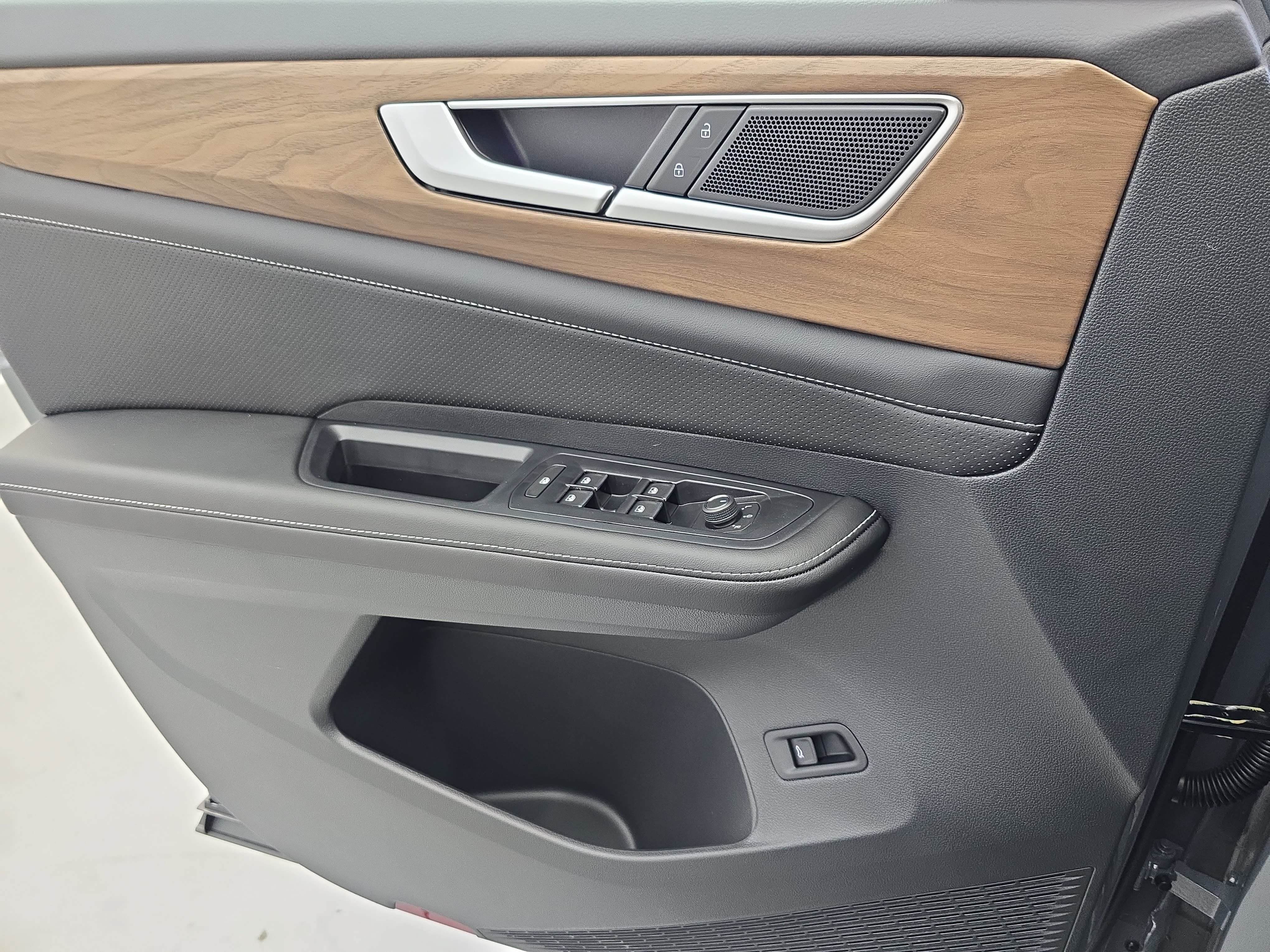 New 2026 Volkswagen Atlas SE FWD image 27