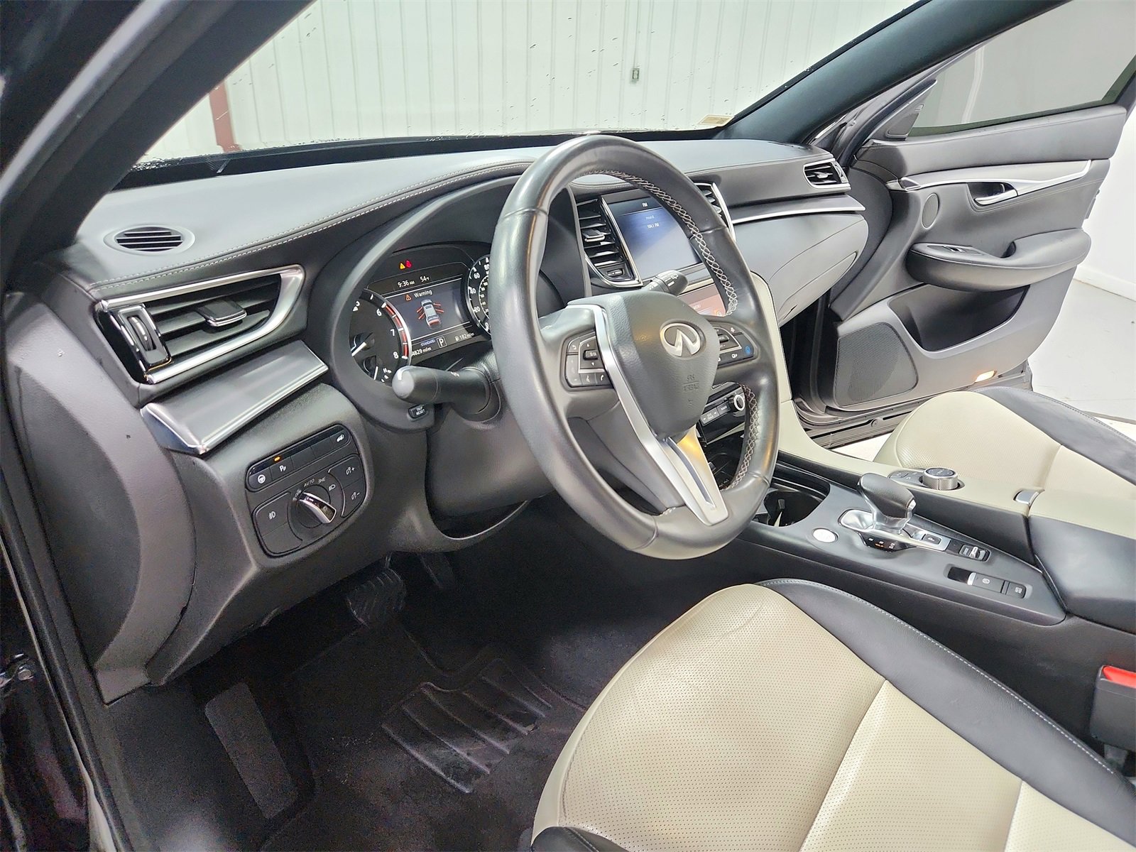 Used 2023 INFINITI QX55 Luxe w/ Cargo Package image 18