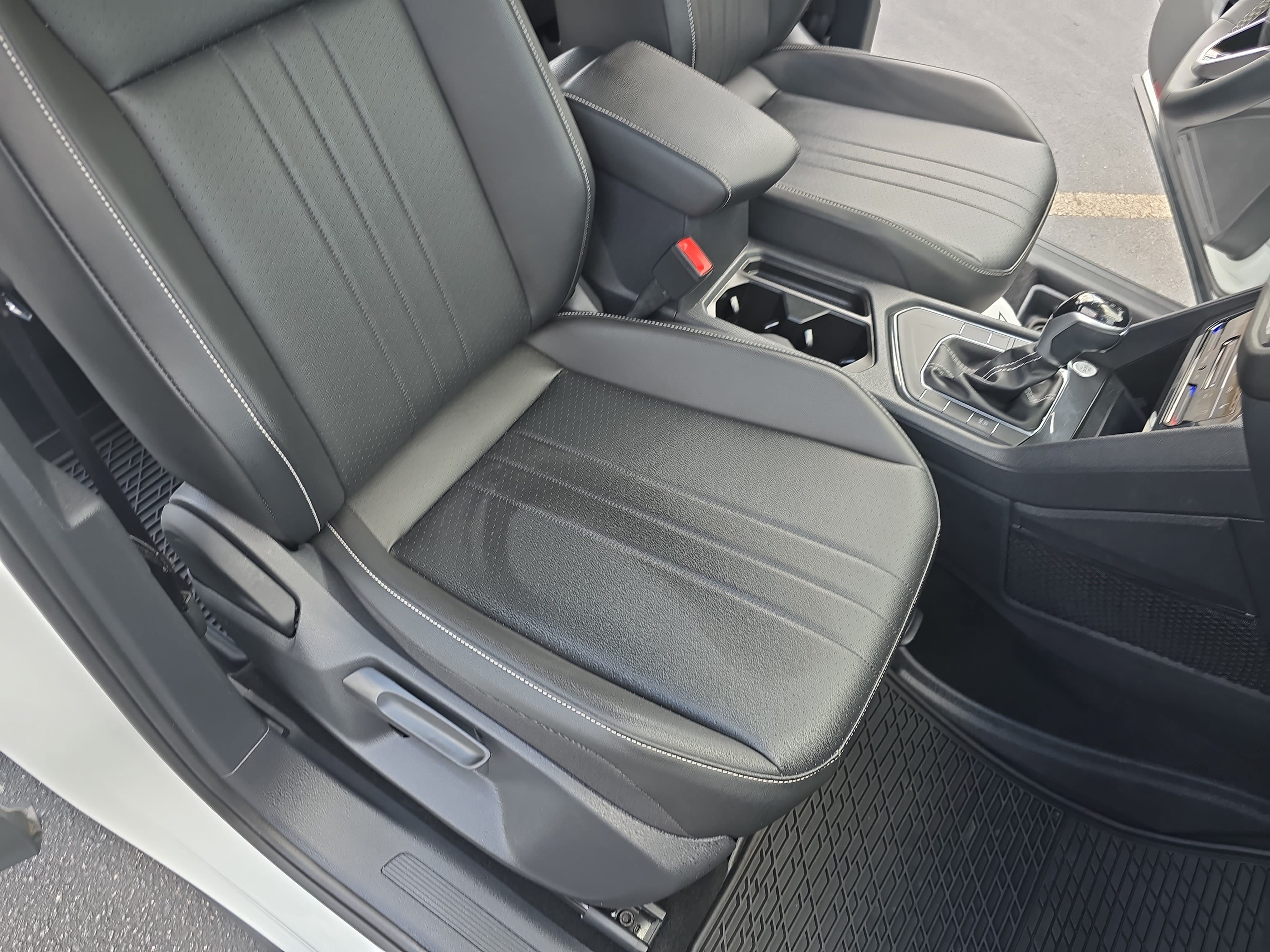 Used 2022 Volkswagen Tiguan SE FWD image 10
