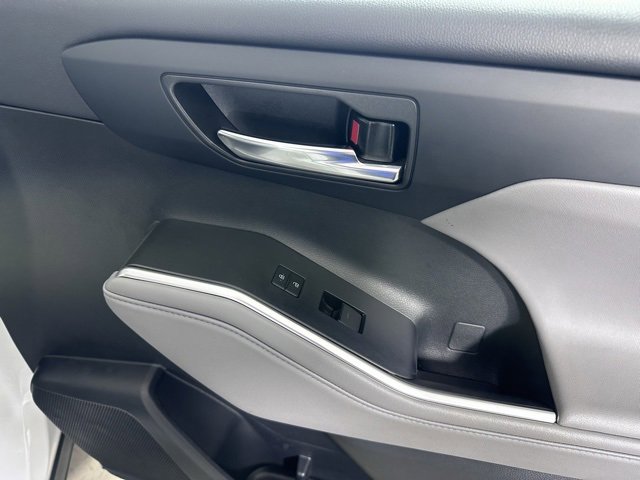 Used 2022 Toyota Highlander XLE image 10