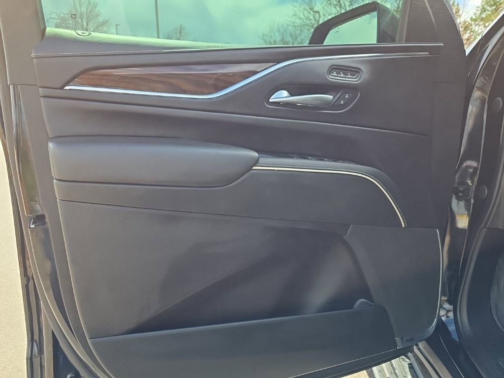 Used 2022 Cadillac Escalade Sport Platinum w/ LPO, ONYX Package image 10
