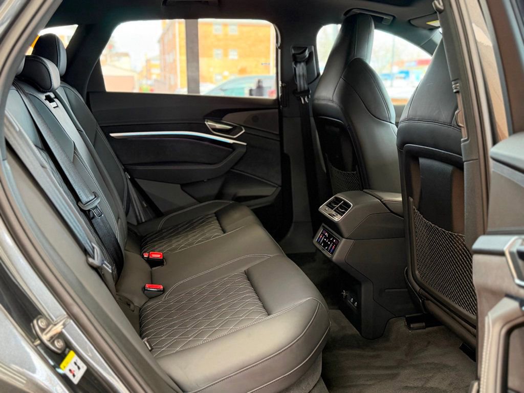 Used 2024 Audi SQ8 e-tron Premium Plus w/ AC Charging Package AWD/4WD image 34