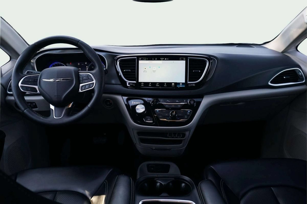 Used 2023 Chrysler Pacifica Touring-L FWD image 21