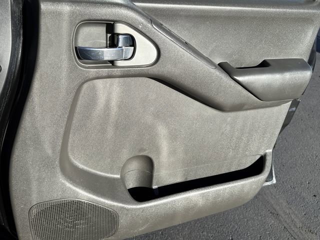 Used 2013 Nissan Frontier SV image 18