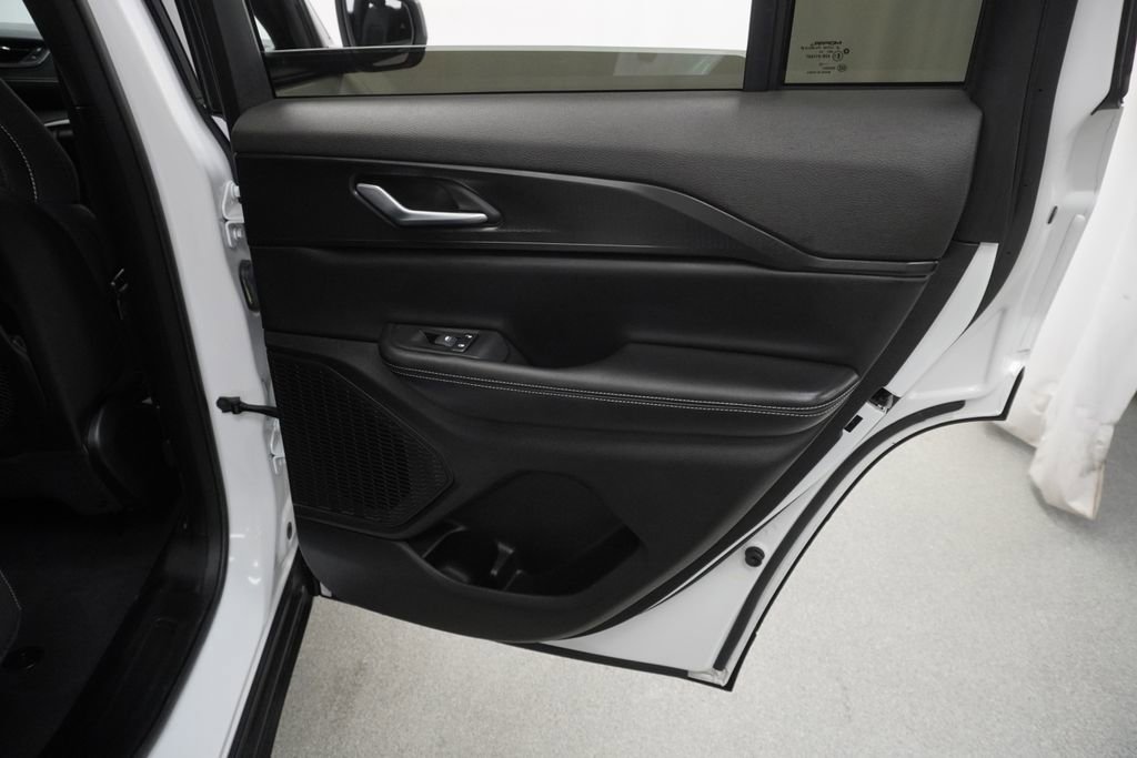 Certified 2024 Jeep Grand Cherokee Laredo X image 45