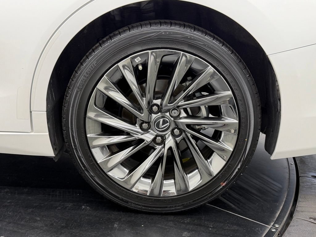 Used 2025 Lexus ES 300h w/ Luxury Package FWD image 17