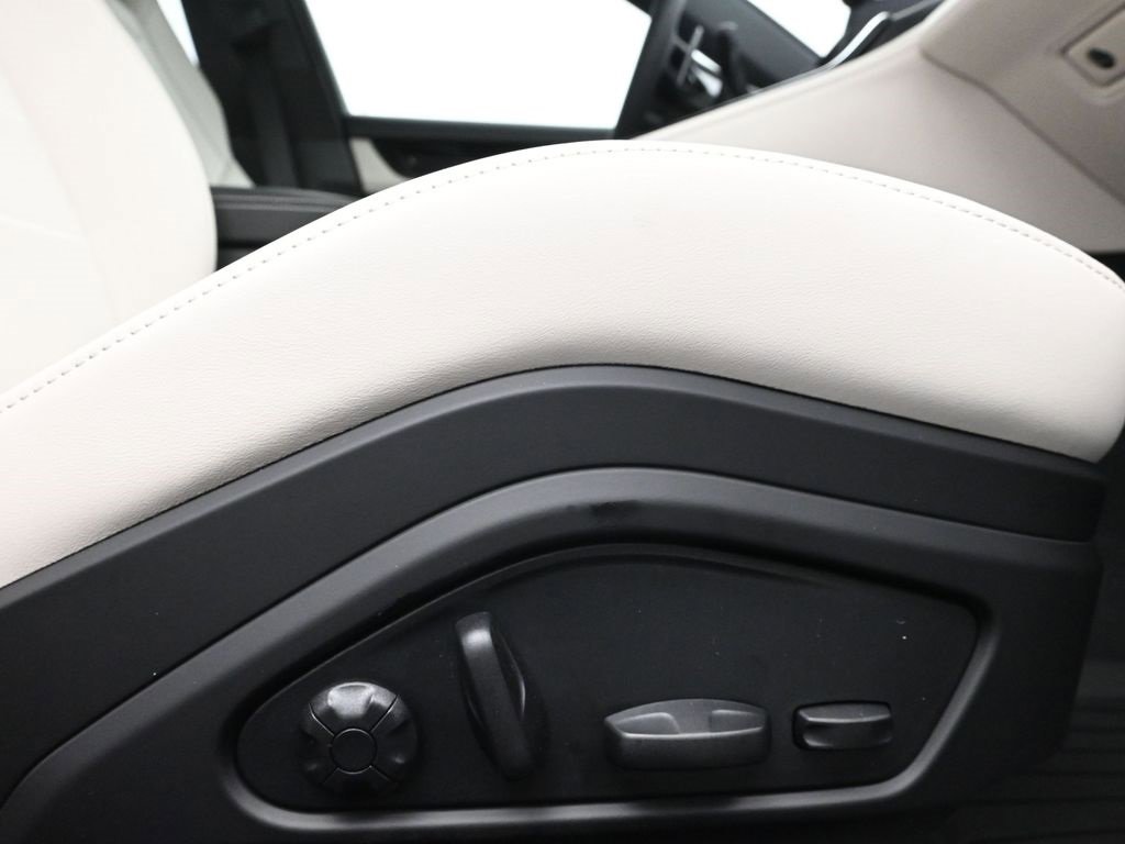 New 2025 Porsche Panamera 4 image 14