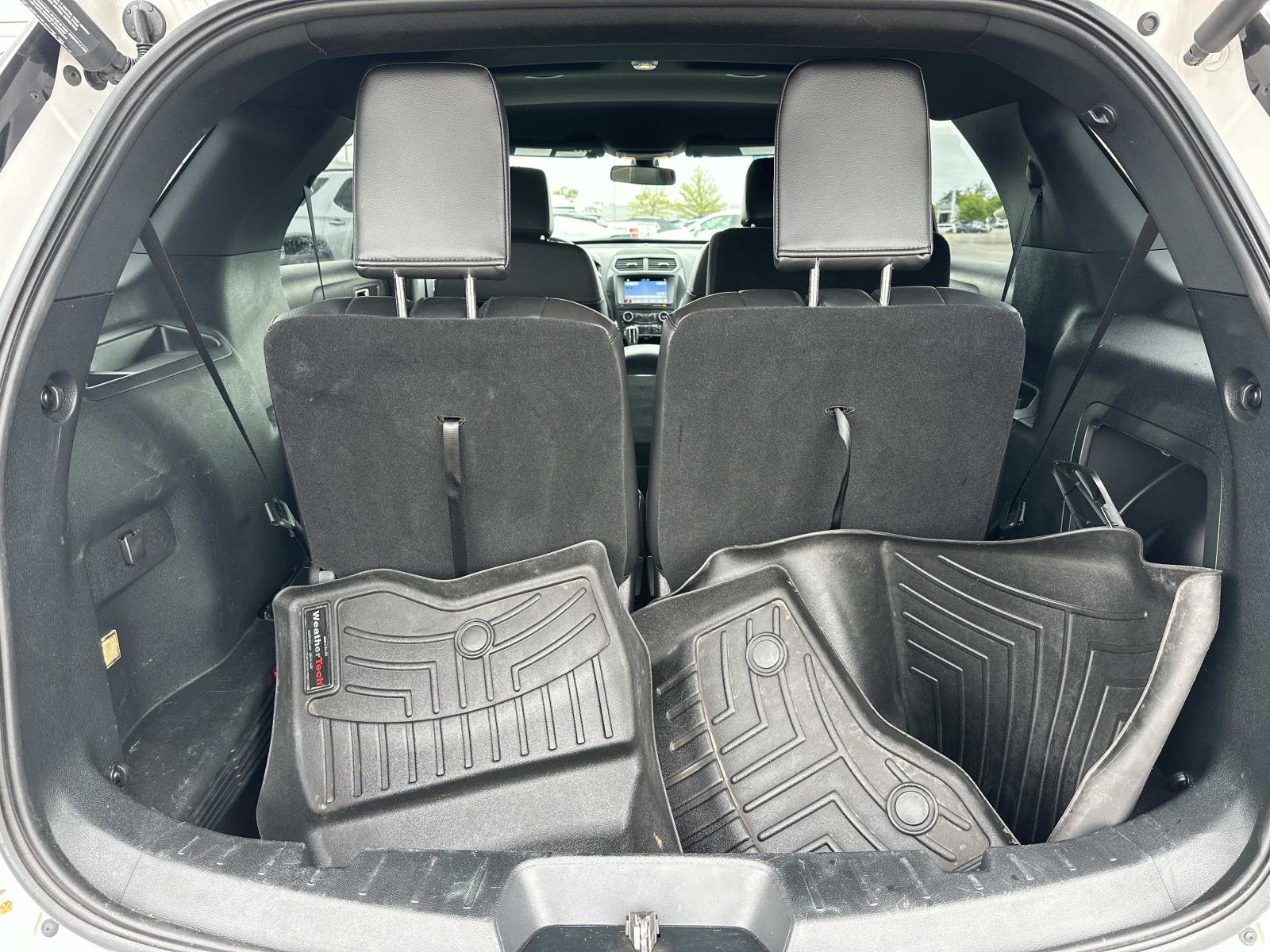 Used 2018 Ford Explorer XLT w/ Equipment Group 202A AWD/4WD image 9