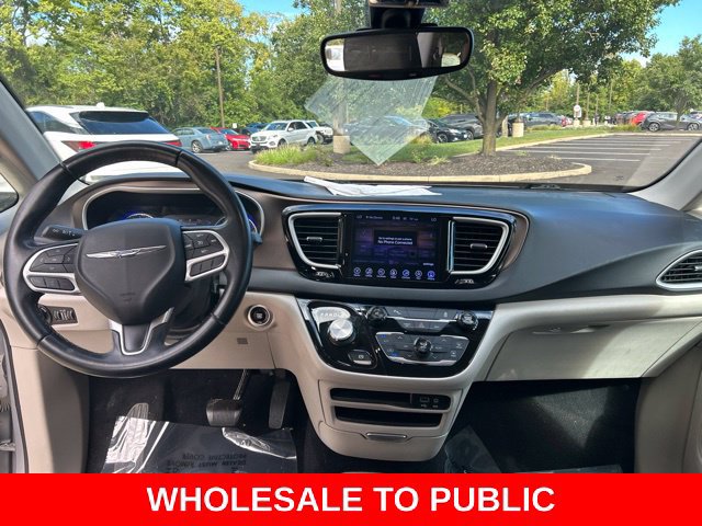 Used 2017 Chrysler Pacifica Touring-L FWD image 14