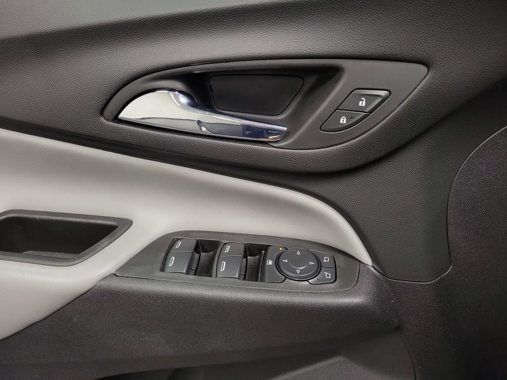 Used 2022 Chevrolet Equinox LS image 18