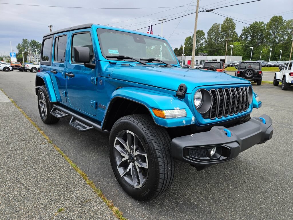 Used 2024 Jeep Wrangler Unlimited AWD/4WD image 7