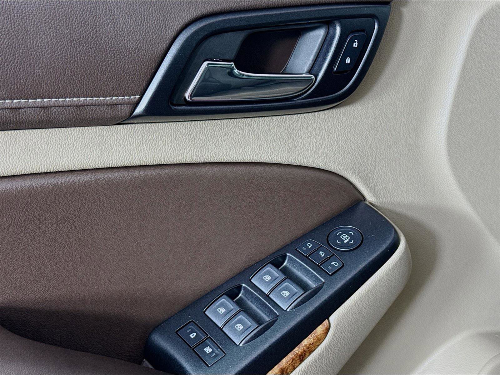 Used 2019 Chevrolet Suburban Premier AWD/4WD image 19