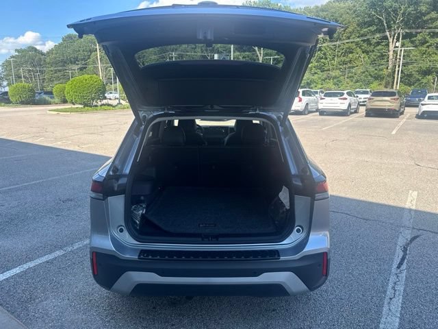 Used 2025 Volkswagen Tiguan SE AWD/4WD image 13