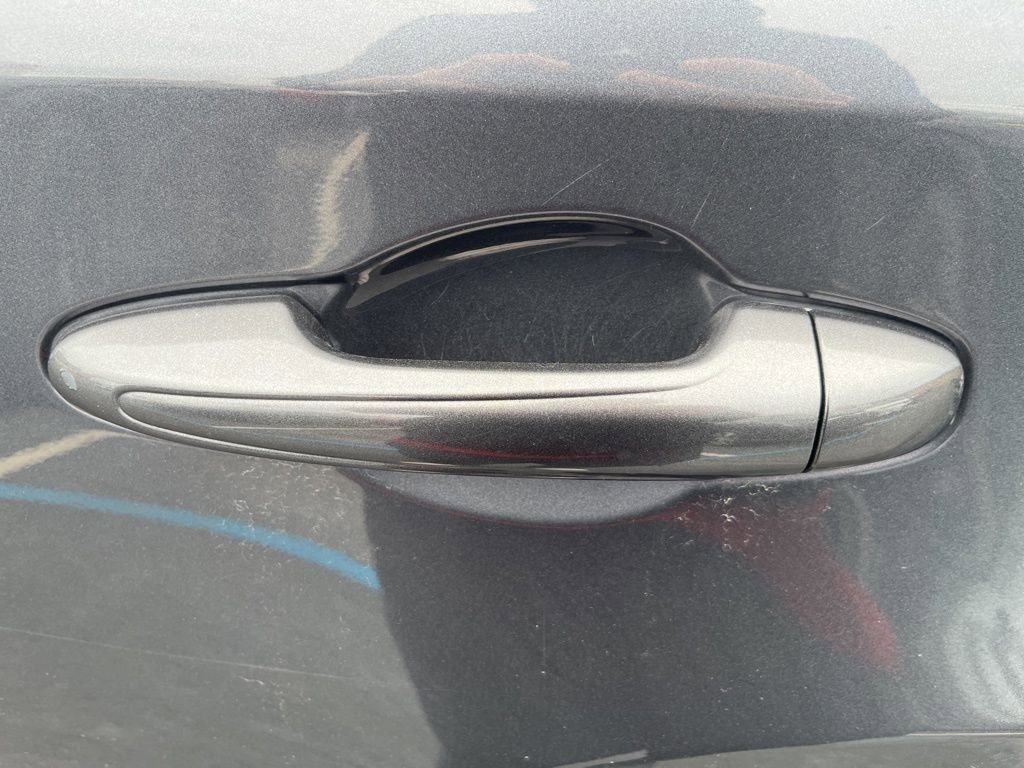 Used 2013 Toyota RAV4 XLE image 17