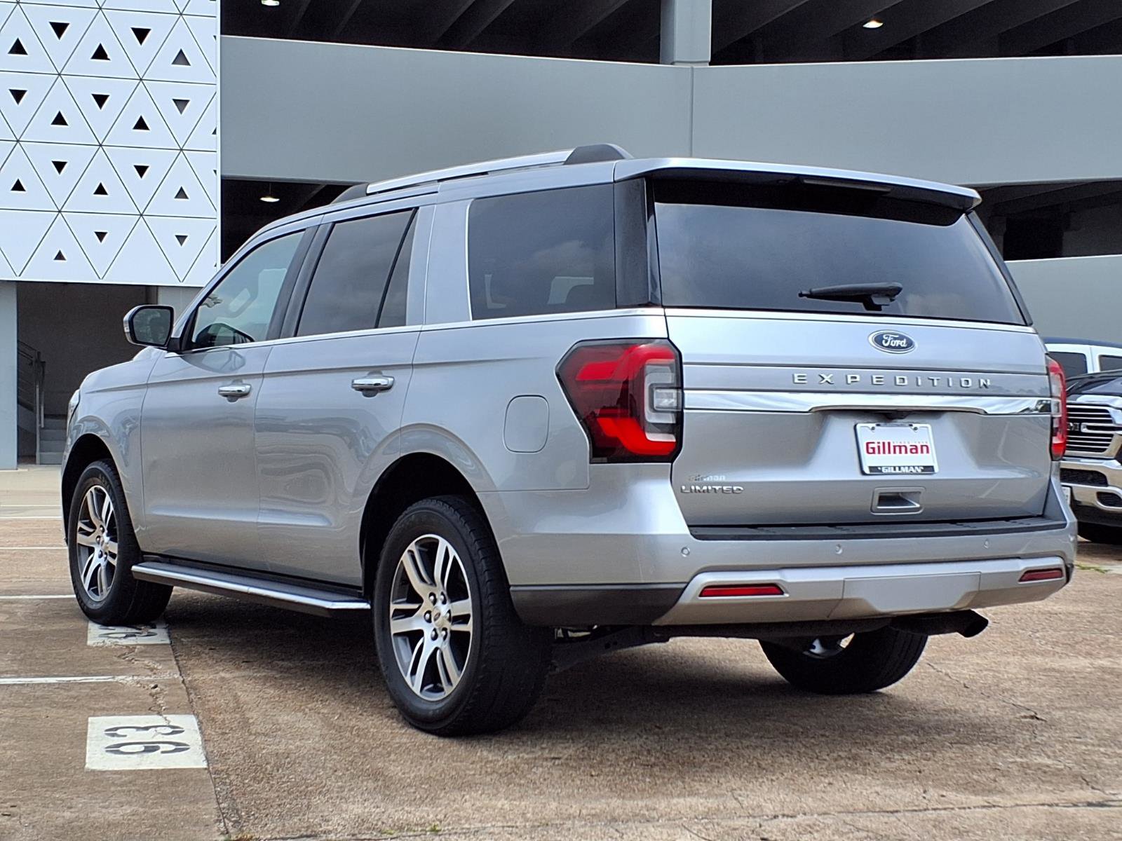 Used 2023 Ford Expedition Limited RWD image 4