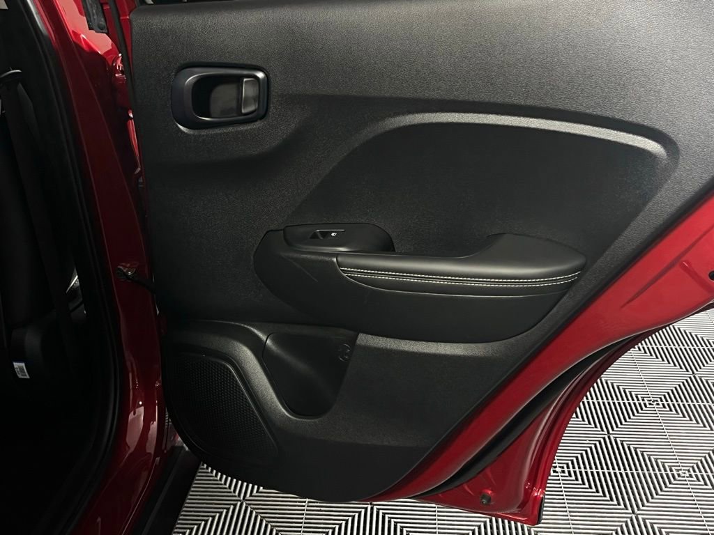 Used 2025 Hyundai Venue Limited image 30