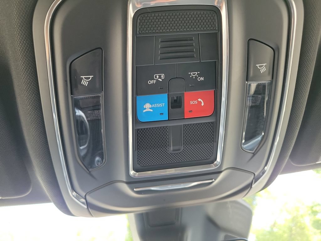 Certified 2025 Jeep Grand Cherokee Laredo AWD/4WD image 33