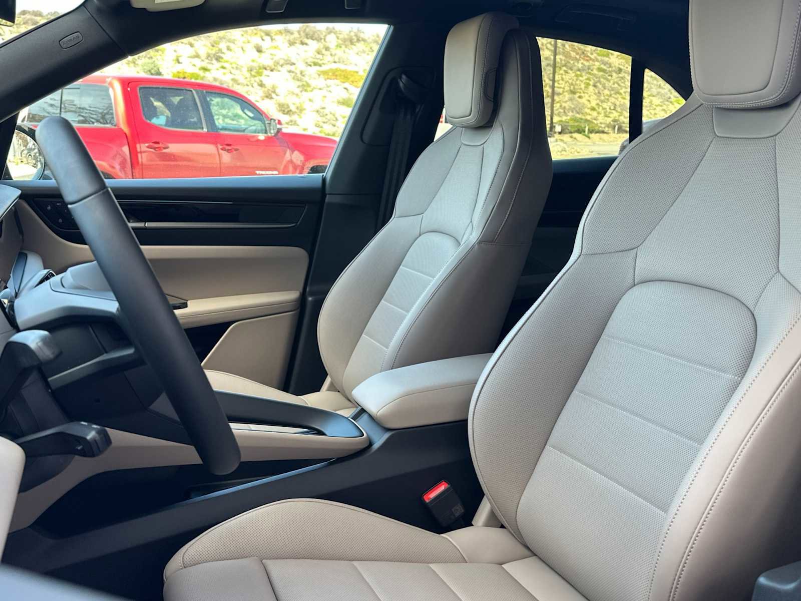 New 2026 Porsche Macan 4 Electric image 5