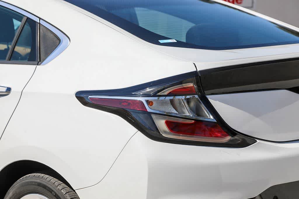 Used 2016 Chevrolet Volt Premier w/ Driver Confidence Package FWD image 9
