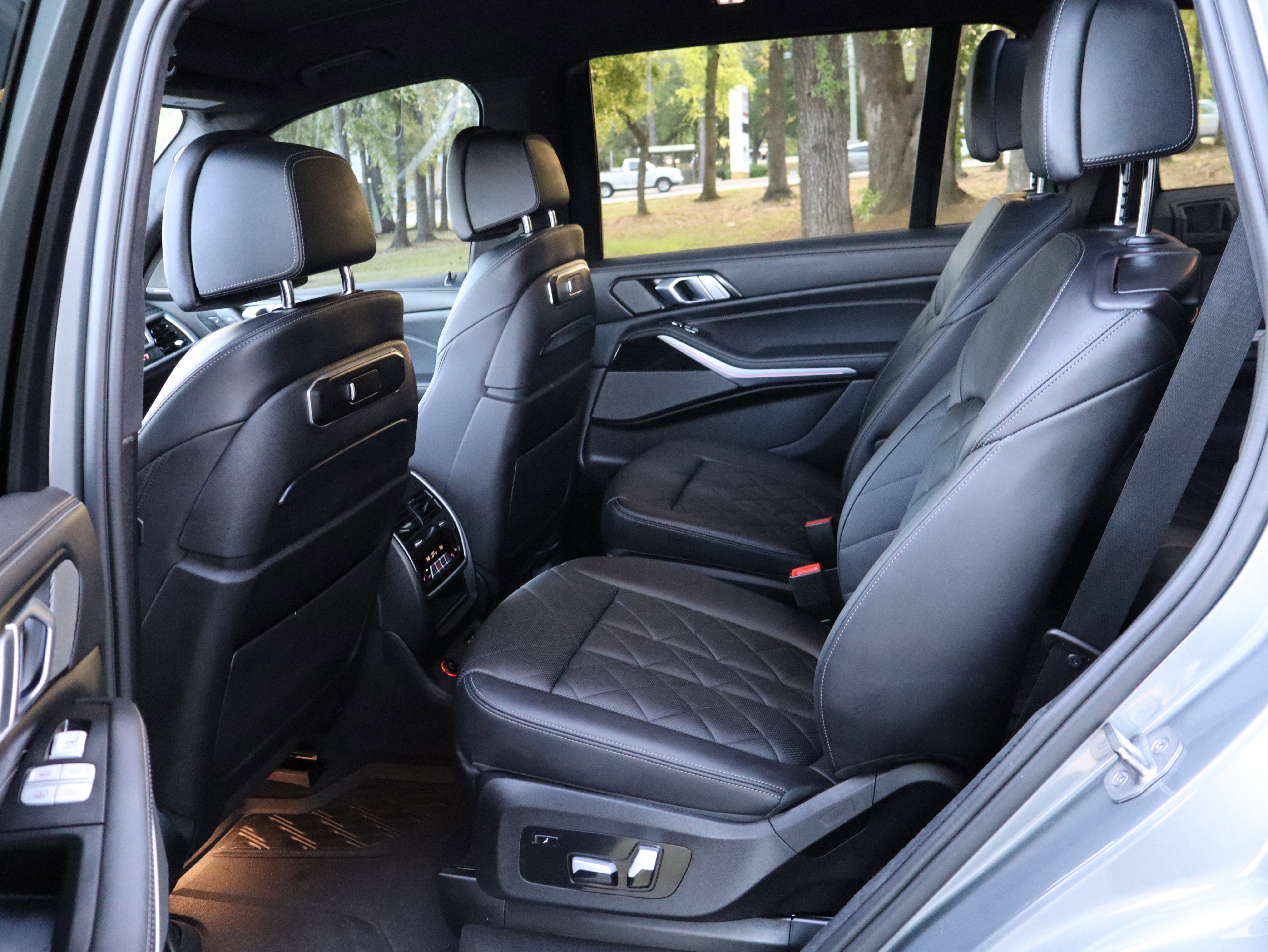 Used 2023 BMW X7 xDrive40i w/ Executive Package AWD/4WD image 38