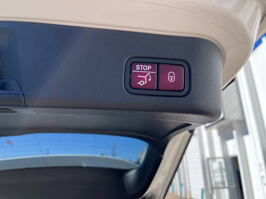 Used 2018 Mercedes-Benz GLE 550e 4MATIC image 22