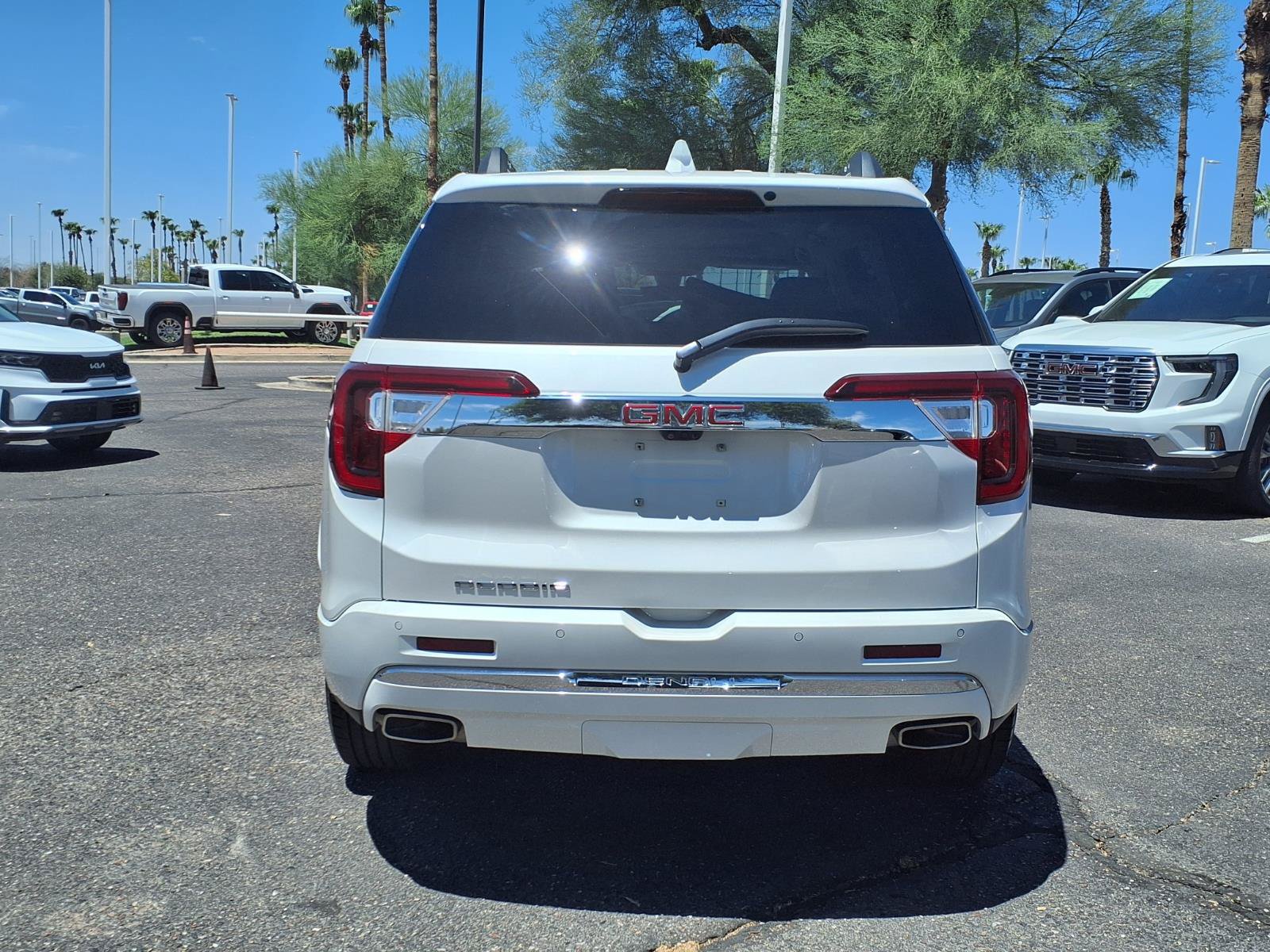 Used 2023 GMC Acadia Denali w/ Denali Technology Package FWD image 6