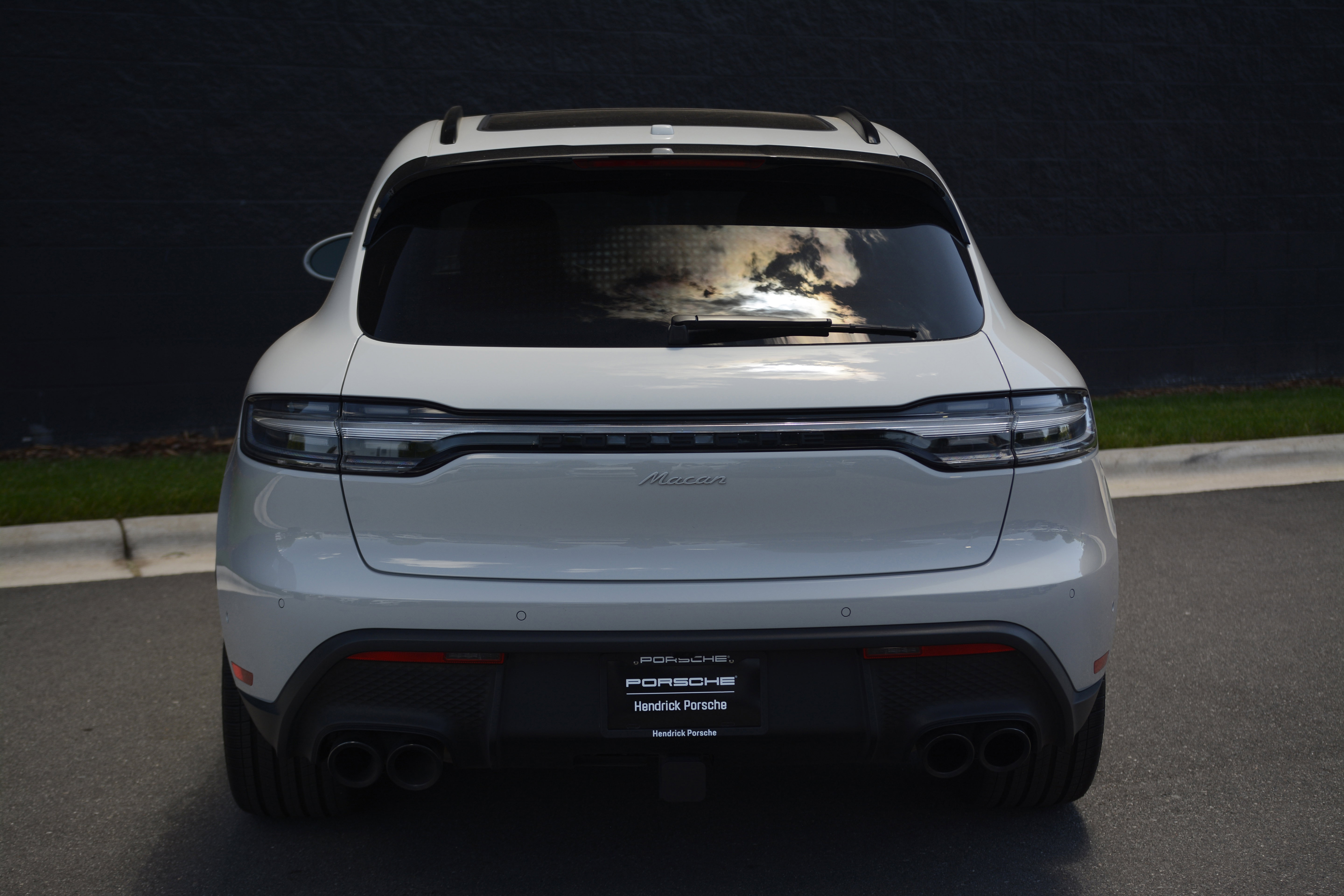 Certified 2026 Porsche Macan AWD/4WD image 6