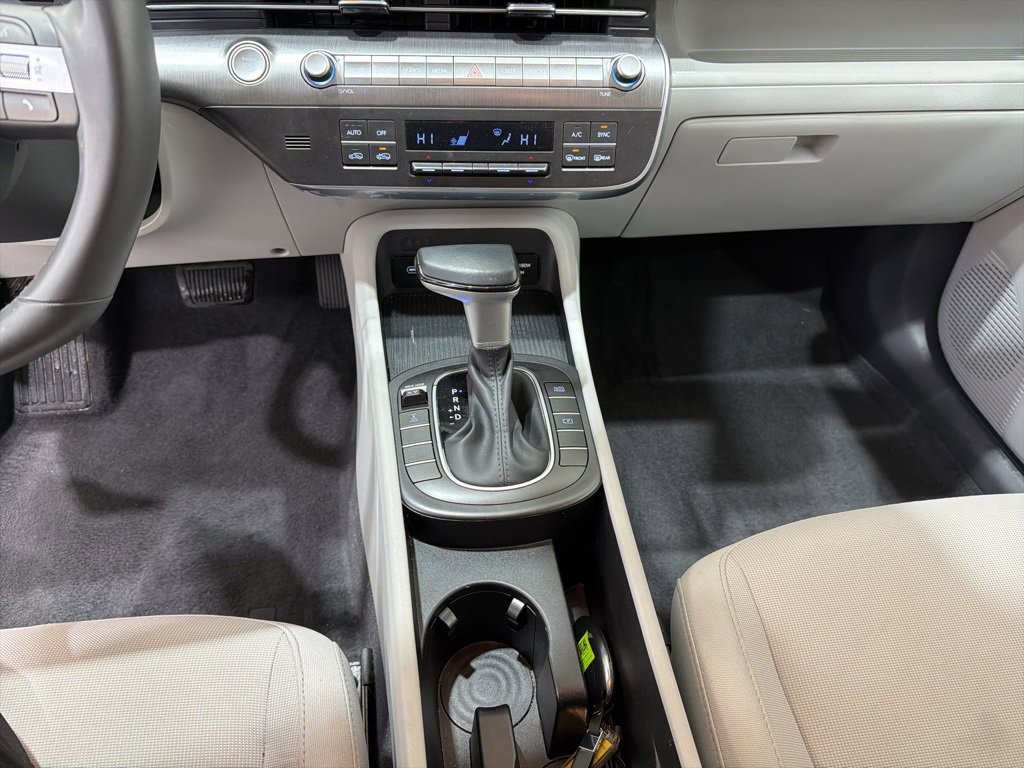 Used 2025 Hyundai Kona SEL image 14