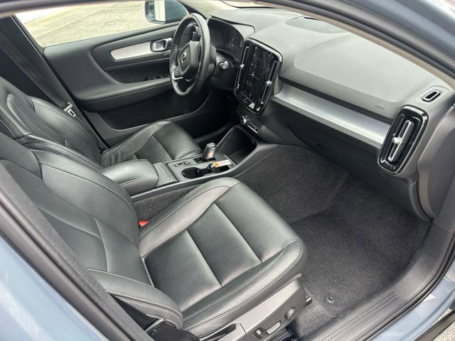 Used 2021 Volvo XC40 T5 Momentum image 8