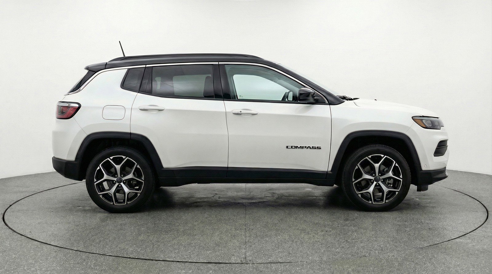 Used 2025 Jeep Compass Limited image 11