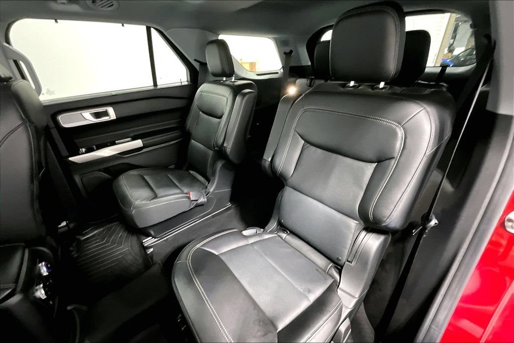 Used 2022 Ford Explorer Limited w/ Equipment Group 301A RWD image 32