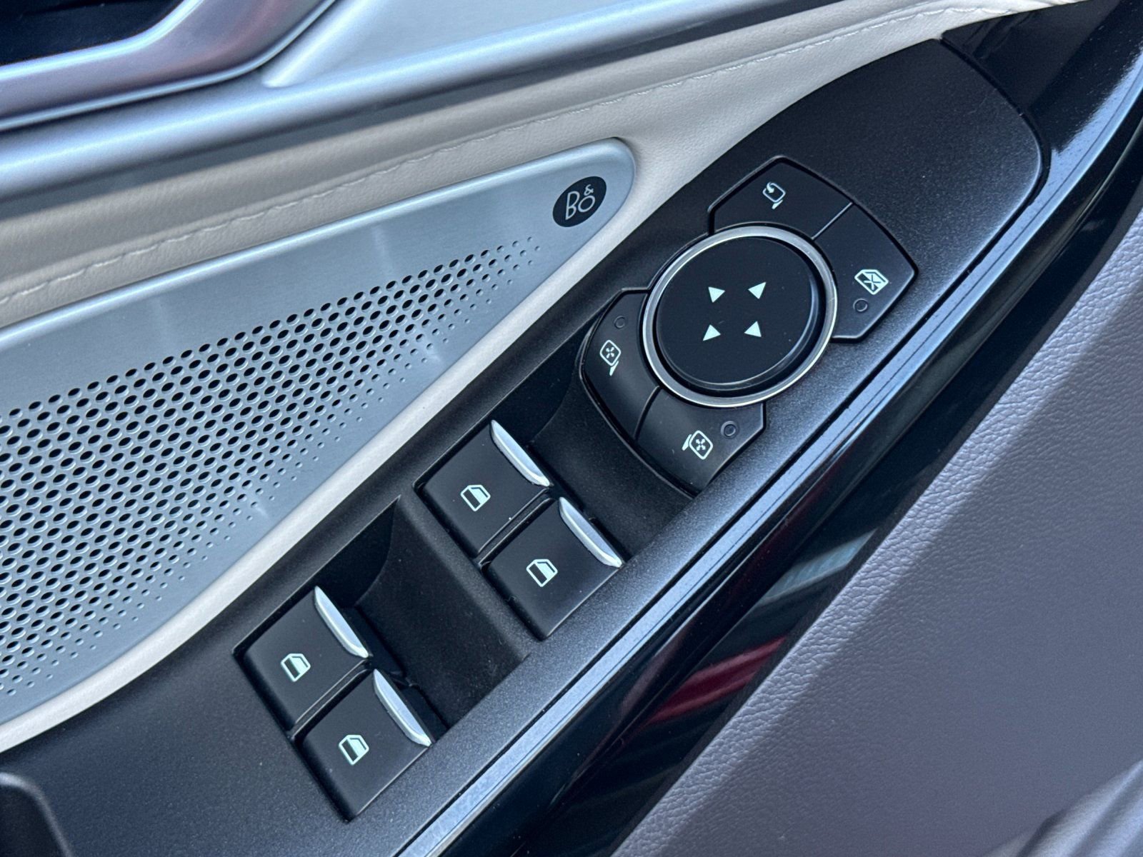 Used 2022 Ford Explorer Platinum w/ Equipment Group 601A image 13