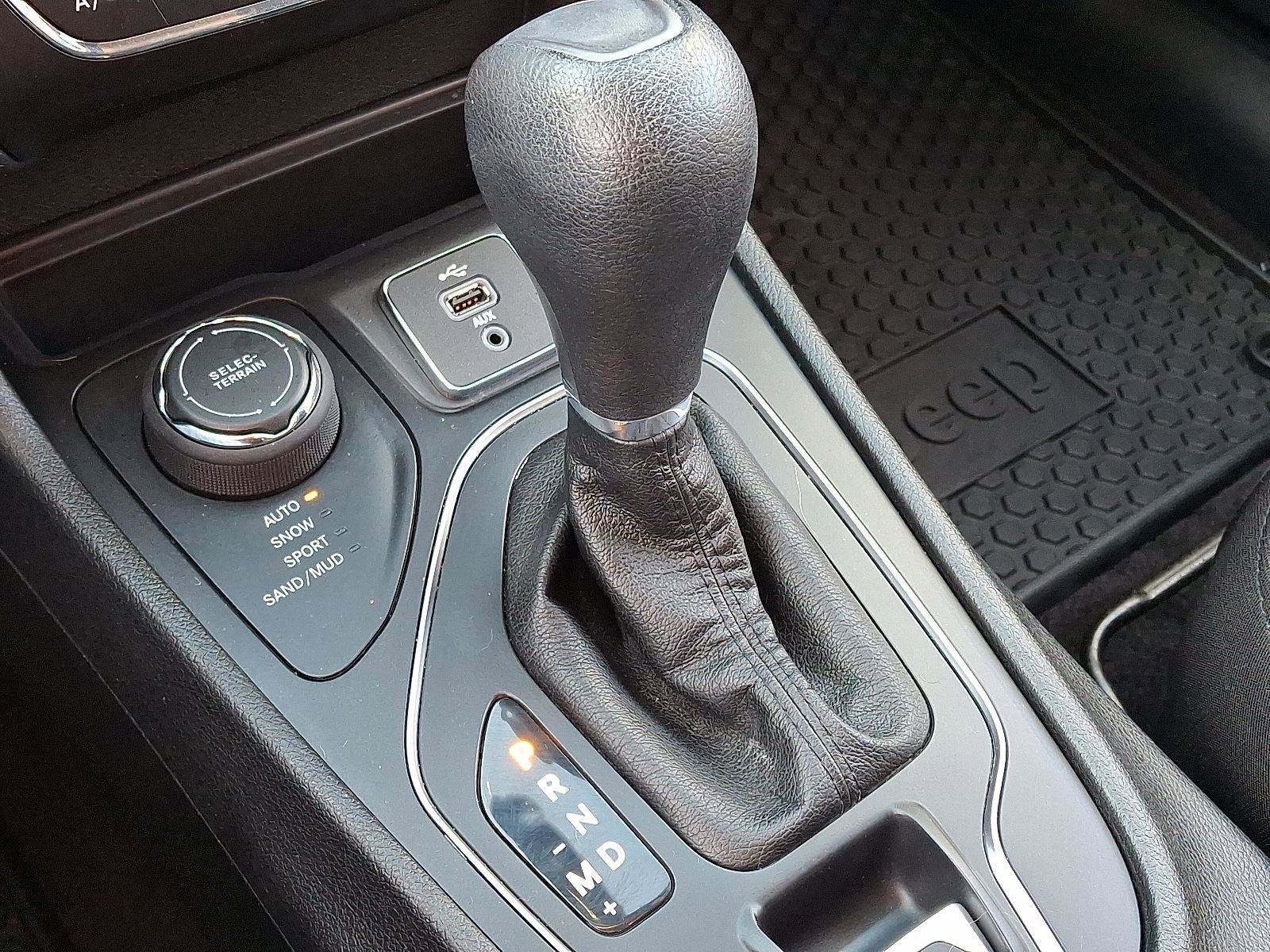 Used 2019 Jeep Cherokee Latitude w/ Cold Weather Group image 14