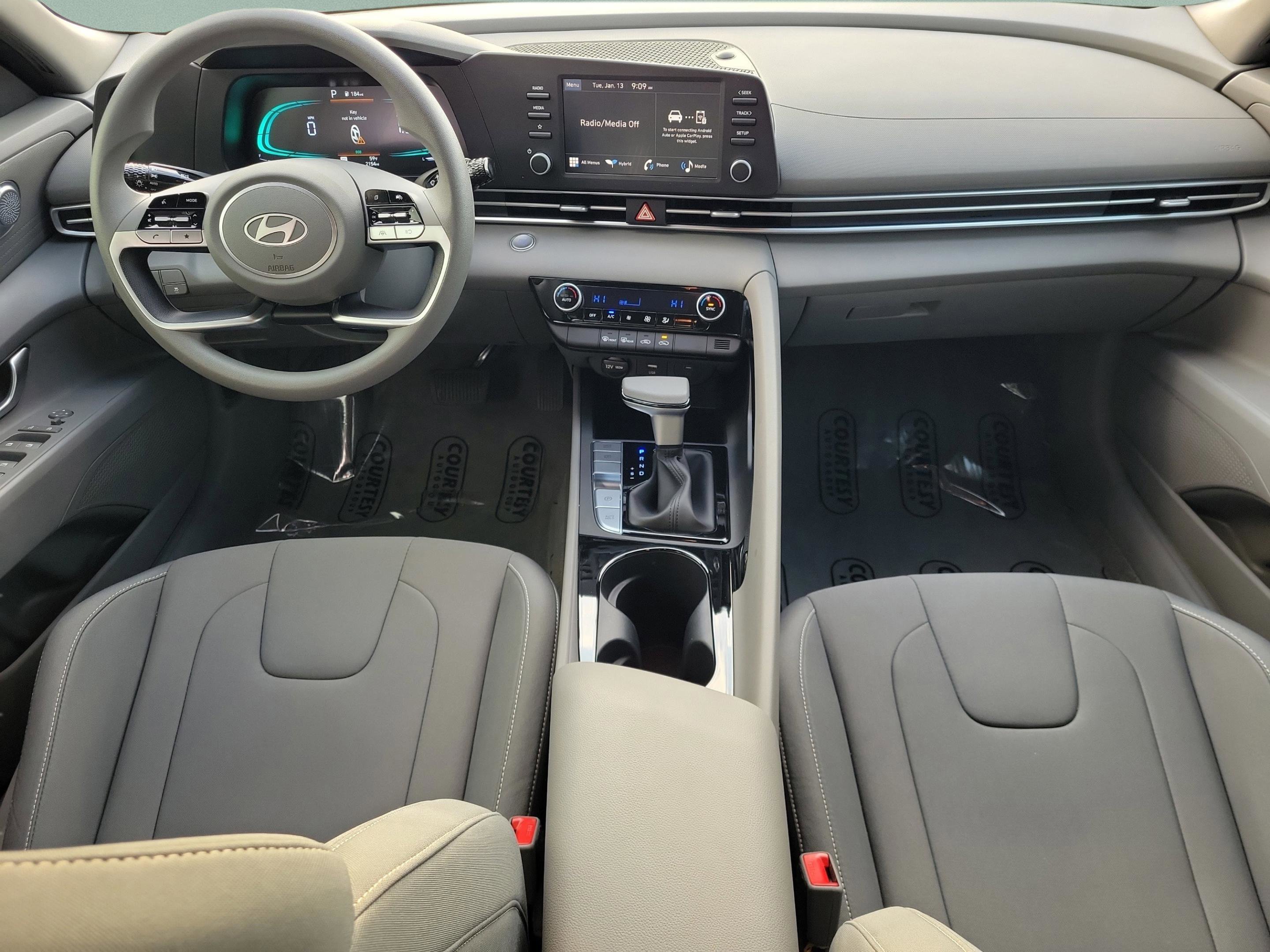 Used 2025 Hyundai Elantra Hybrid FWD image 24