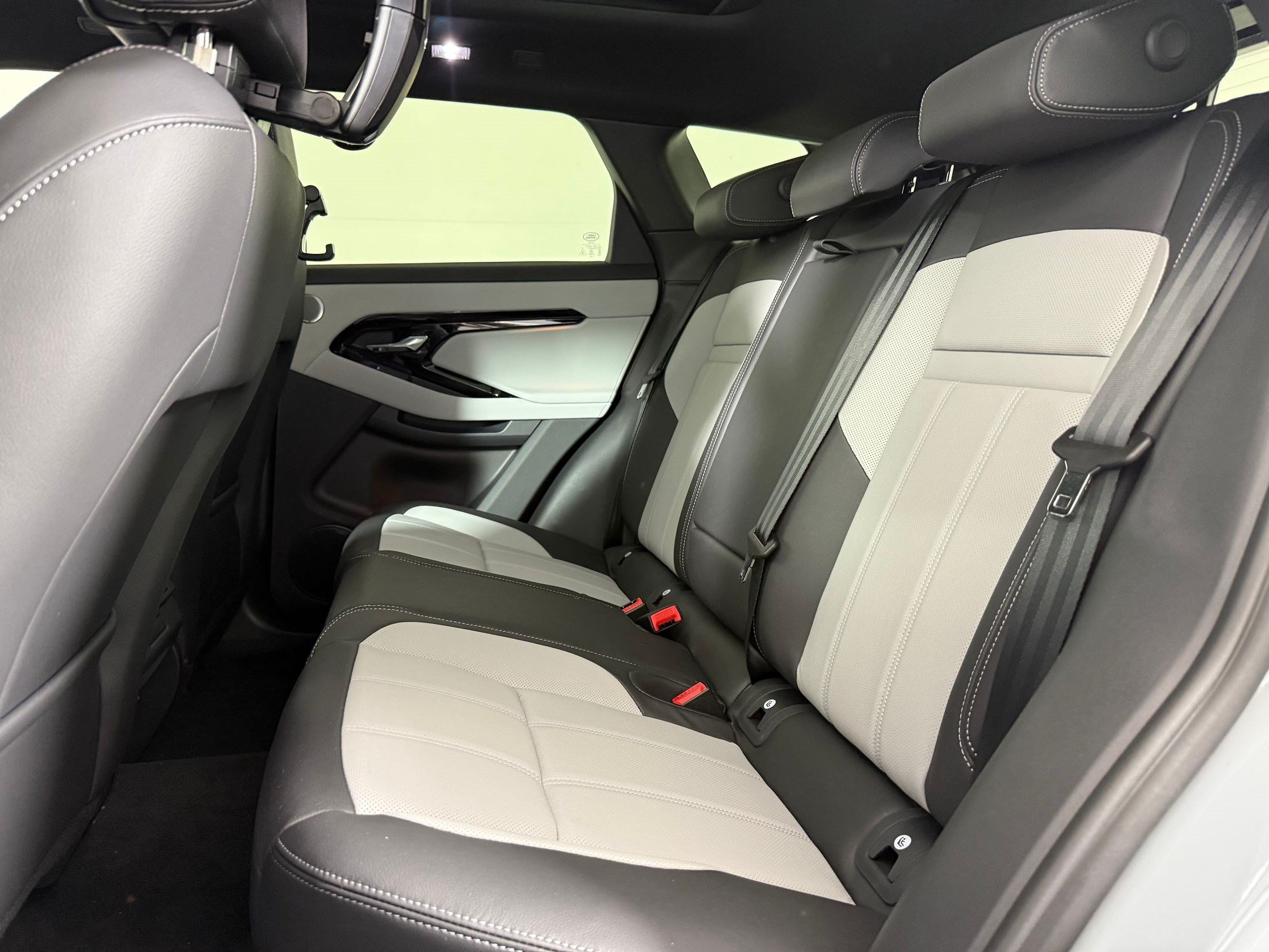 New 2026 Land Rover Range Rover Evoque Hoxton AWD/4WD image 21
