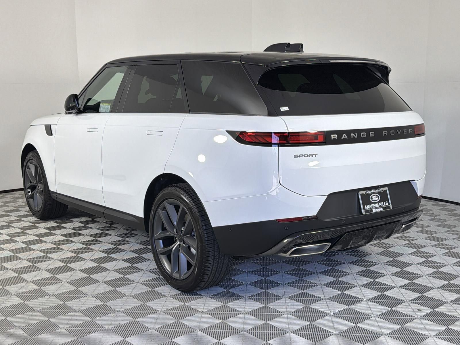 New 2026 Land Rover Range Rover Sport SE image 3