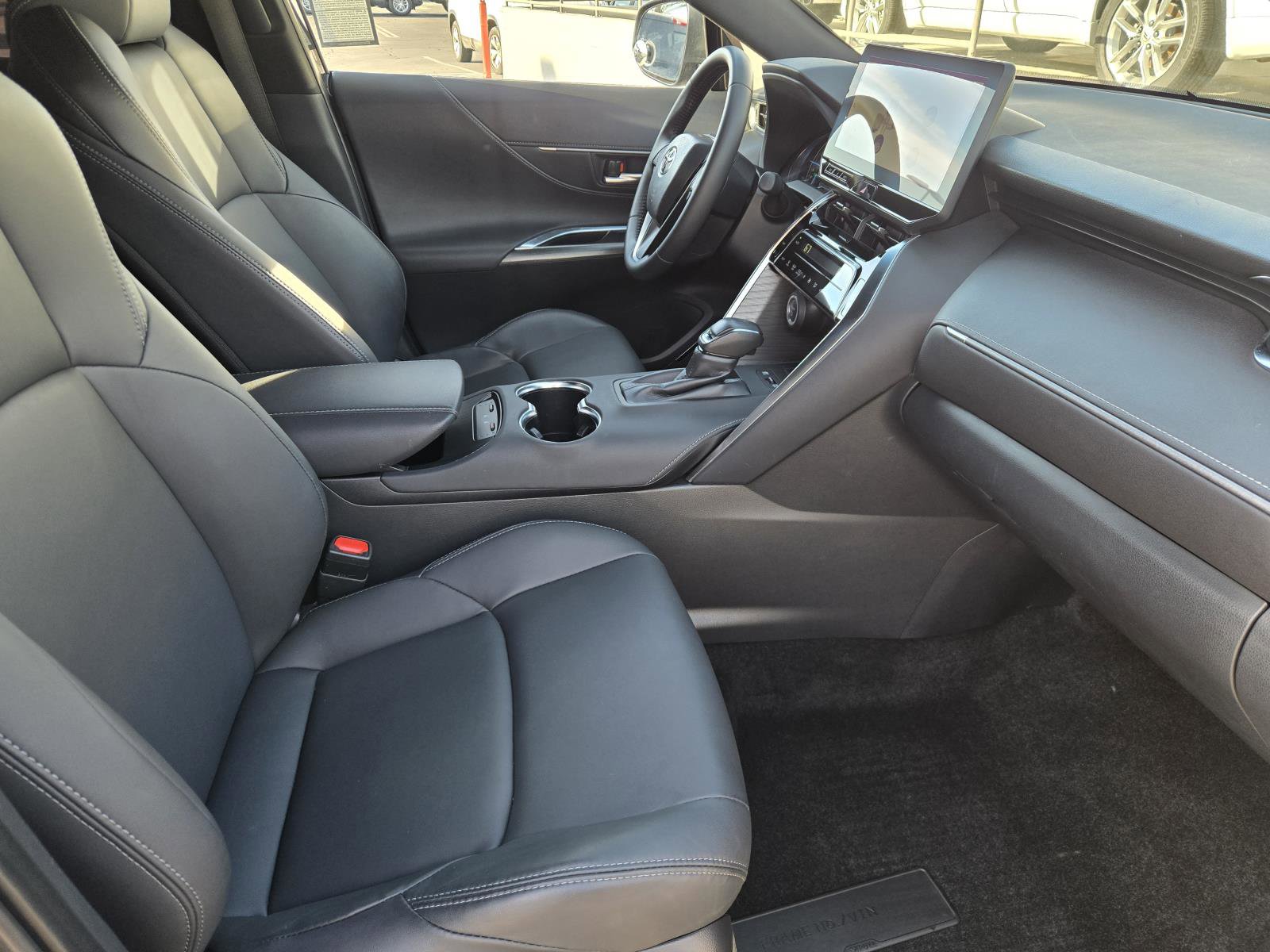 Used 2024 Toyota Venza XLE image 32