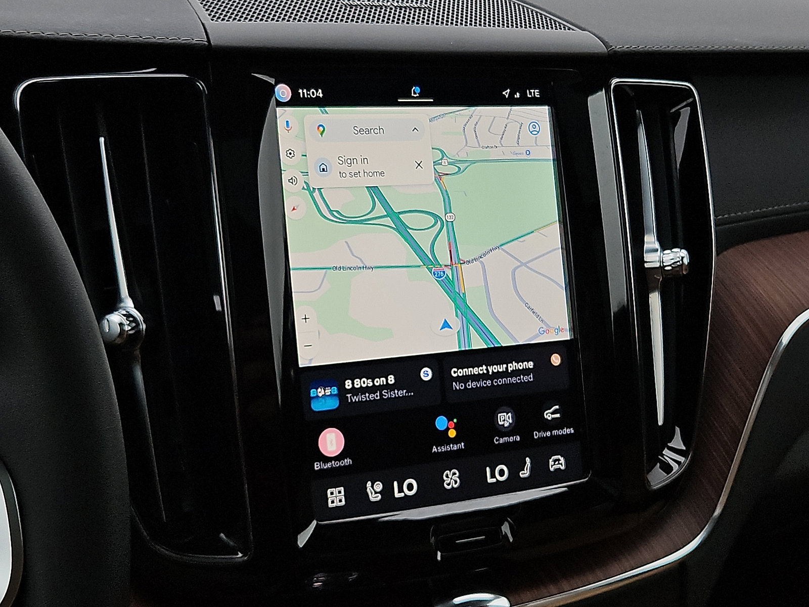 Certified 2024 Volvo XC60 B5 Ultimate w/ Climate Package image 17