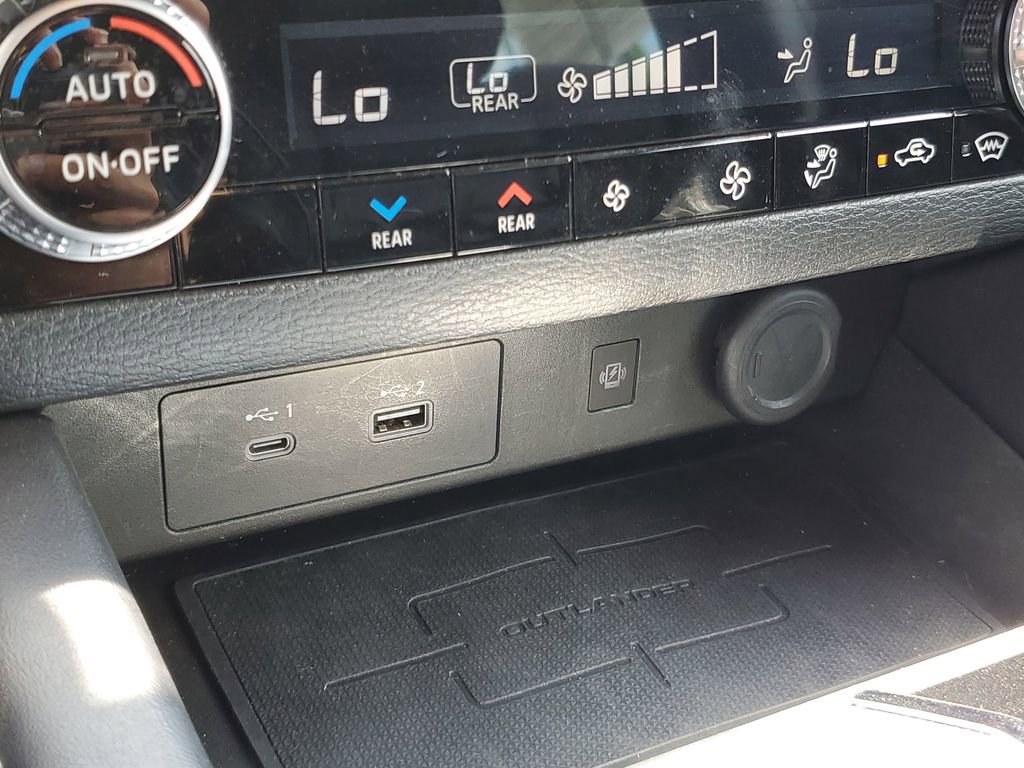 Used 2023 Mitsubishi Outlander SEL image 24