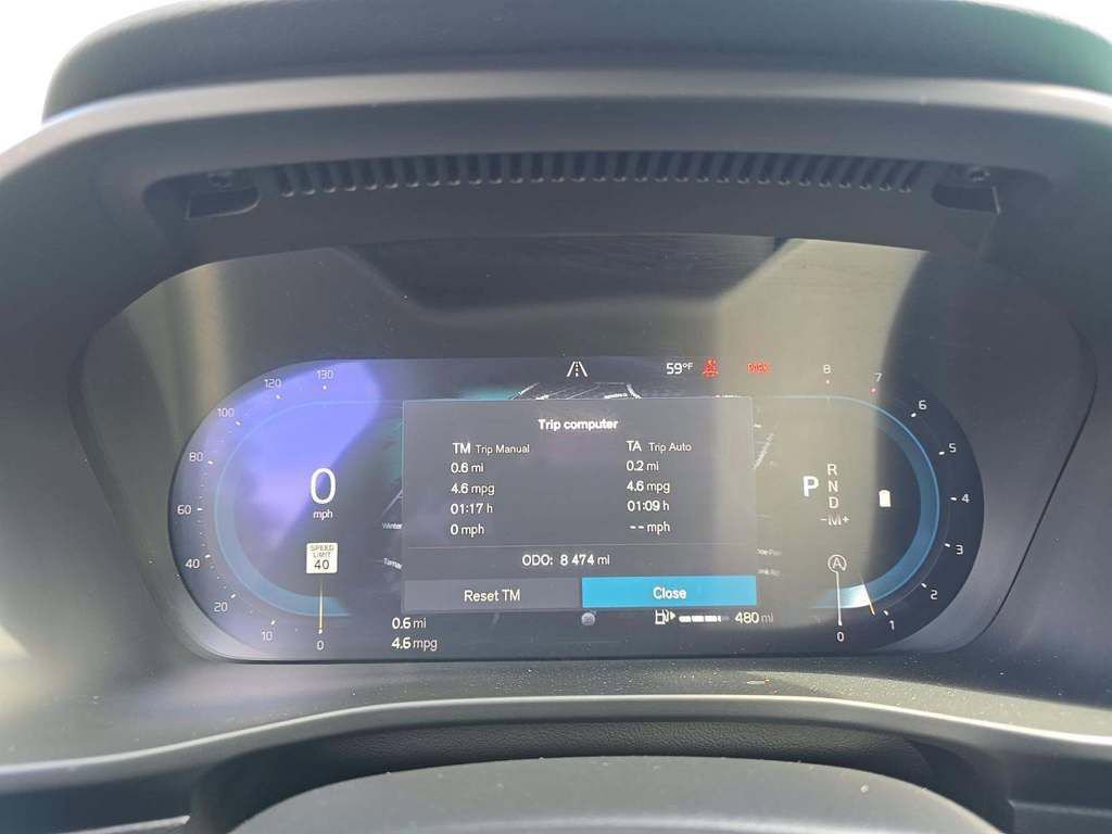 Used 2025 Volvo XC40 B5 Core image 5