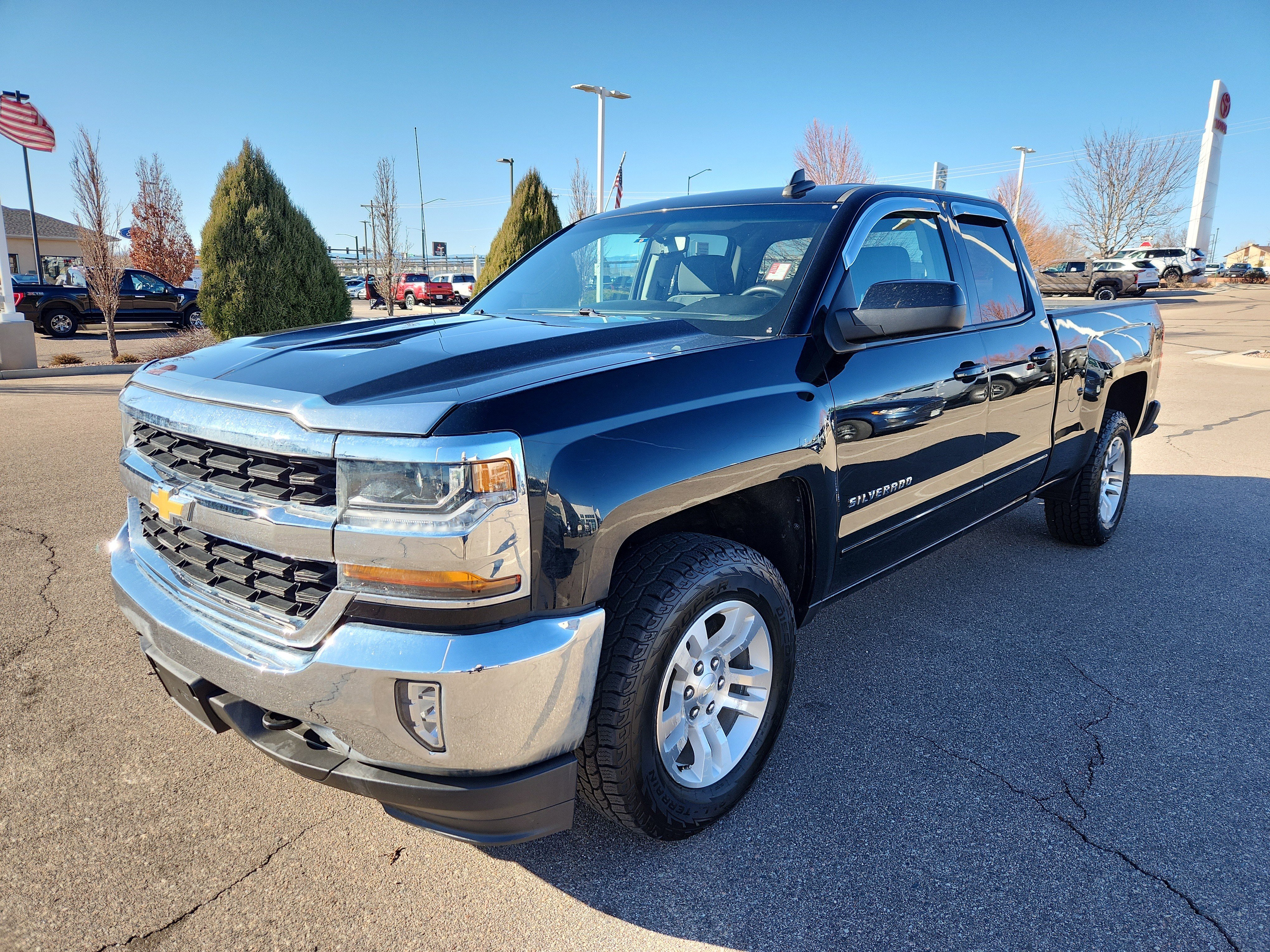Used 2018 Chevrolet Silverado 1500 LT w/ All Star Edition image 4