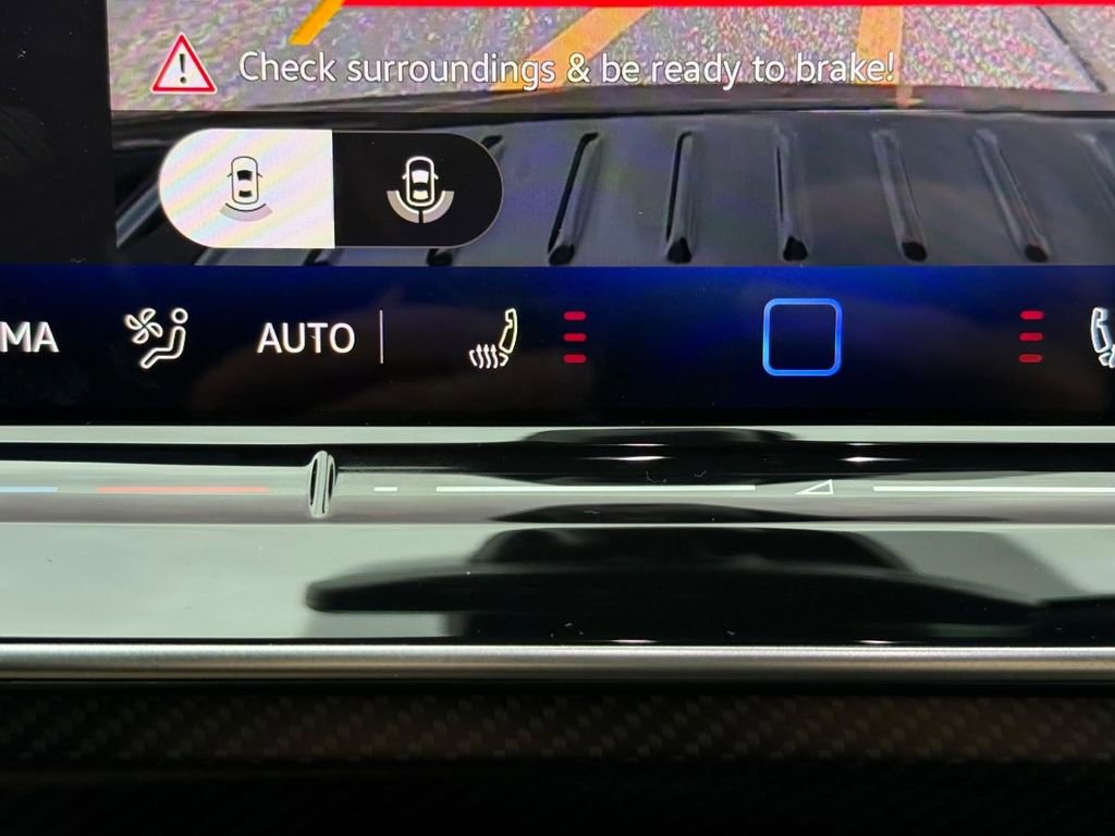 Certified 2025 Volkswagen Golf R Black Edition AWD/4WD image 20