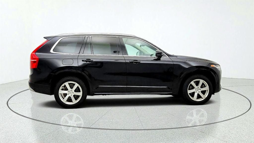 Used 2022 Volvo XC90 T5 Momentum AWD/4WD image 4