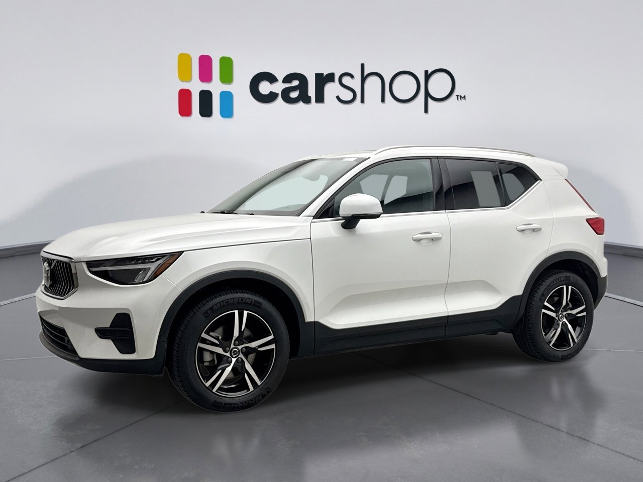 Used 2025 Volvo XC40 B5 Core AWD/4WD image 1