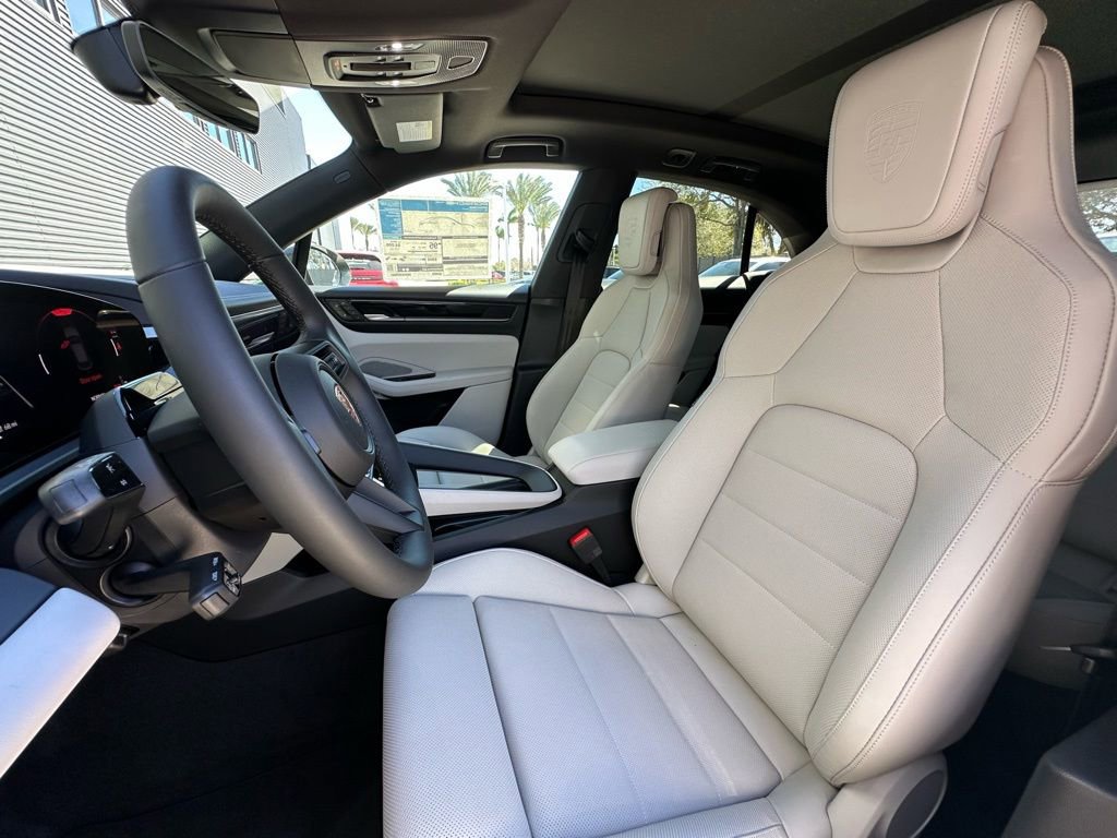 Used 2026 Porsche Macan 4 Electric AWD/4WD image 5